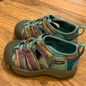 Keen size 5 toddler baby girl